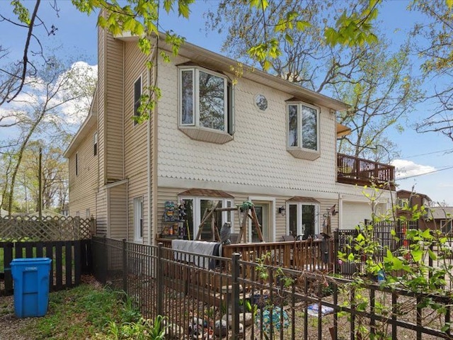view of front of home with fence and a balcony