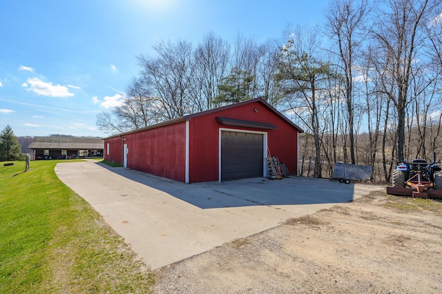 detached garage featuring concrete driveway