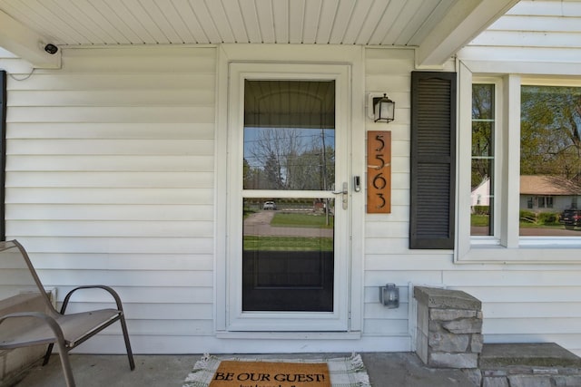 property entrance featuring covered porch