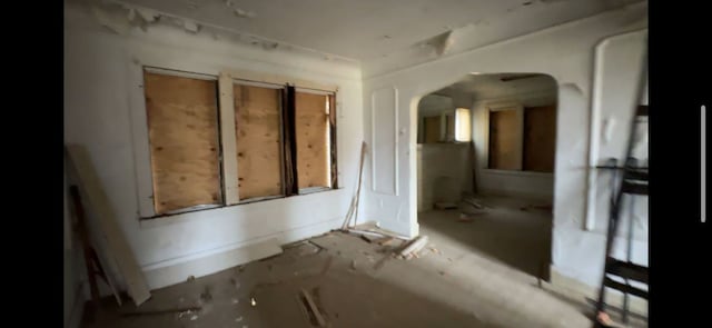 miscellaneous room featuring arched walkways