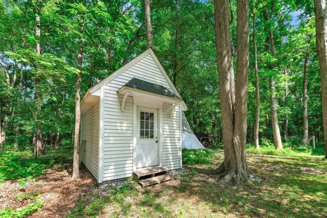 2457 Rocky Top Ln, Commerce Twp, MI 48382 - view of shed with a view of trees