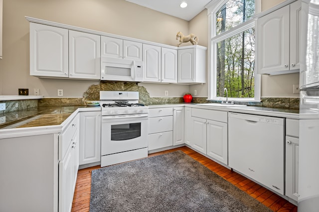 2457 Rocky Top Ln, Commerce Twp, MI 48382 - kitchen with white appliances, a sink, tile counters, light wood-style flooring, and recessed lighting