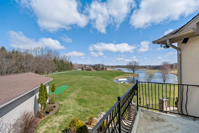 7455 Groveland Rd, Holly, MI 48442 - balcony featuring a water view