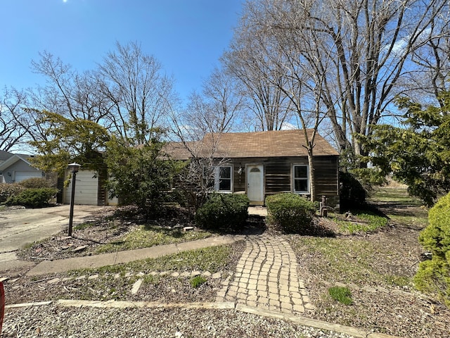 view of front of home featuring concrete driveway
