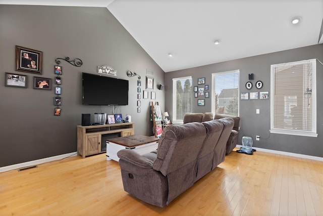 living room with baseboards, light wood-style flooring, visible vents, and recessed lighting