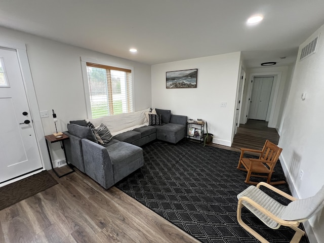 living room with baseboards, visible vents, recessed lighting, and dark wood-type flooring