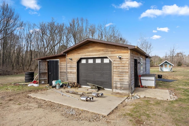 view of detached garage