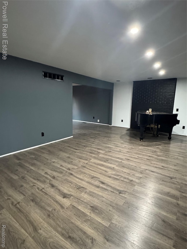 30362 Southampton Ln, Farmington Hills, MI 48331 - unfurnished living room featuring wood finished floors and baseboards