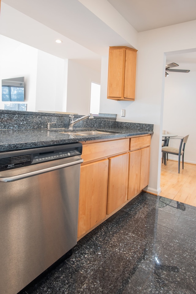 3559 Port Cove Dr Unit 25, Waterford, MI 48328 - kitchen with stainless steel dishwasher, dark countertops, granite finish floor, baseboards, and recessed lighting