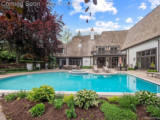 2010 W Valley Rd, Bloomfield Hills, MI 48304 - view of swimming pool featuring a patio and a pool with connected hot tub