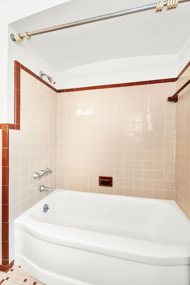 full bath with shower / tub combination