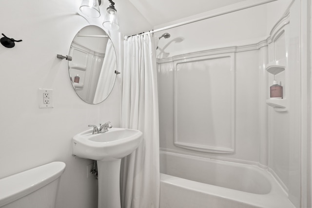 full bath with shower / bath combination with curtain and toilet