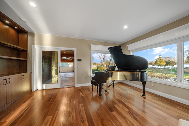 living area featuring recessed lighting, wood finished floors, and baseboards