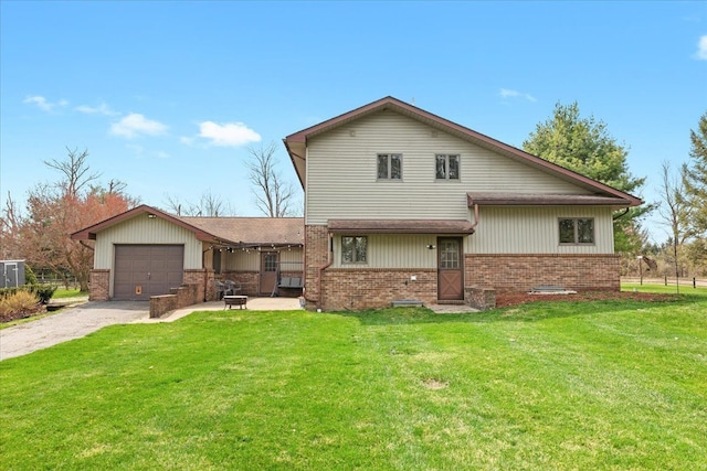 view of front of house featuring brick siding and a front yard