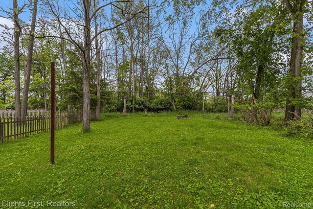 26358 Moses St, Flat Rock, MI 48134 - view of yard