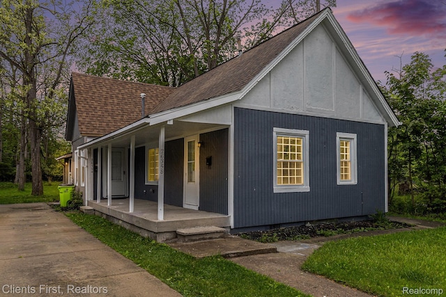 26358 Moses St, Flat Rock, MI 48134 - view of front facade featuring a porch and roof with shingles
