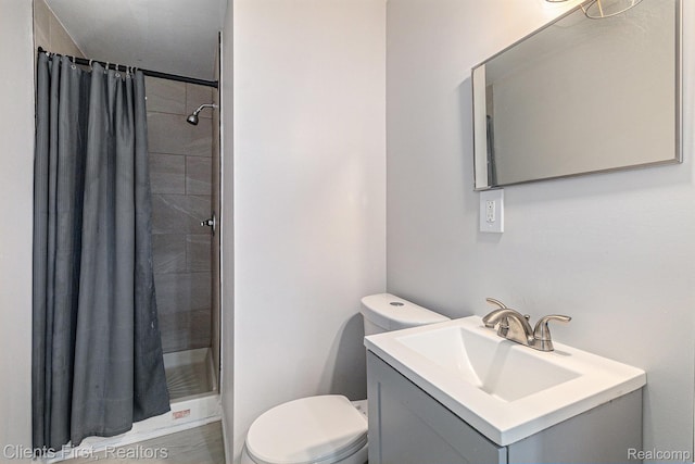 26358 Moses St, Flat Rock, MI 48134 - bathroom featuring toilet, tiled shower, and vanity