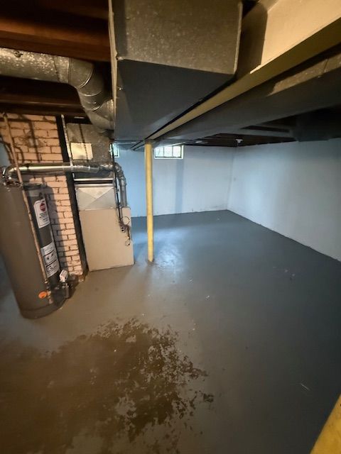 unfinished below grade area featuring gas water heater