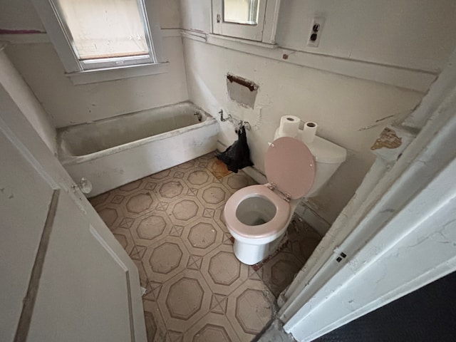 full bathroom with a washtub and toilet