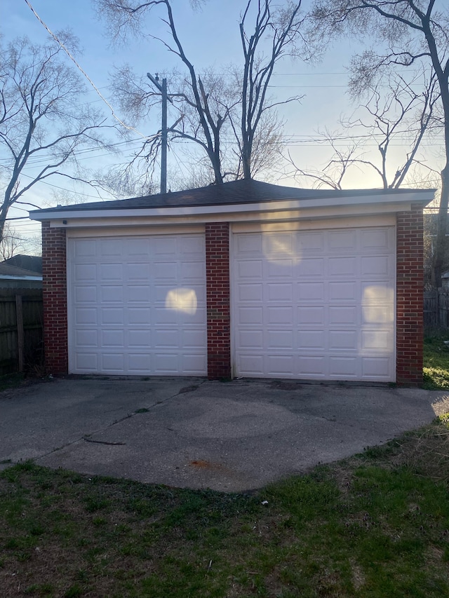 15425 Sorrento St, Detroit, MI 48227 - detached garage with fence