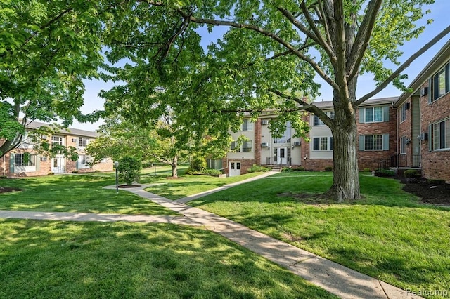 500 Romeo Rd Unit 116, Rochester, MI 48307 - surrounding community featuring a lawn