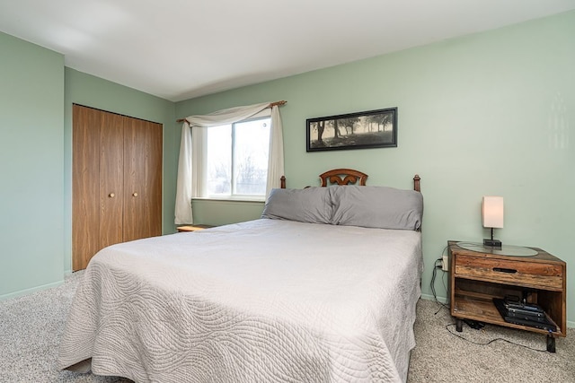 6472 Lochaven Ln, Waterford, MI 48327 - carpeted bedroom with a closet and baseboards