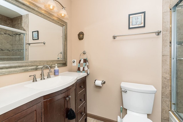 6472 Lochaven Ln, Waterford, MI 48327 - full bath featuring a tile shower, toilet, and vanity