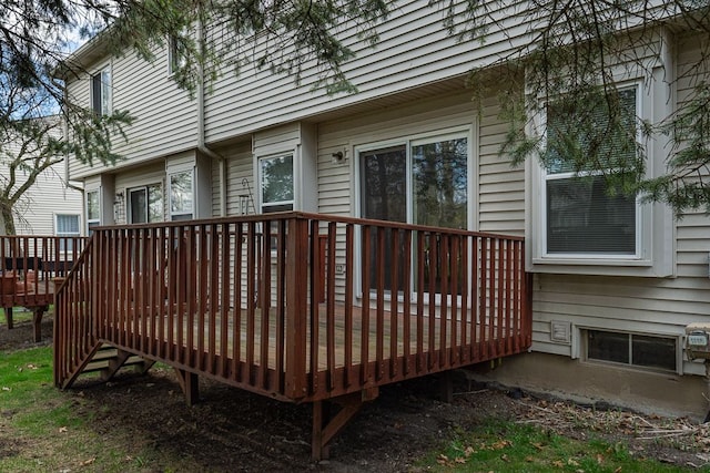 6472 Lochaven Ln, Waterford, MI 48327 - view of wooden terrace