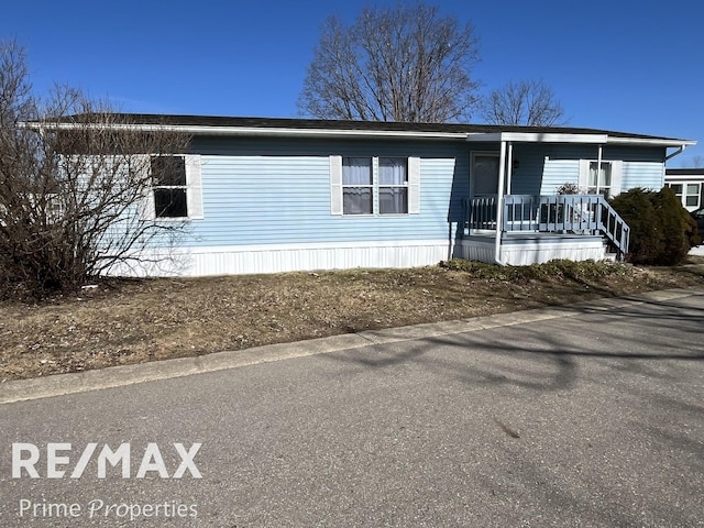 manufactured / mobile home with covered porch