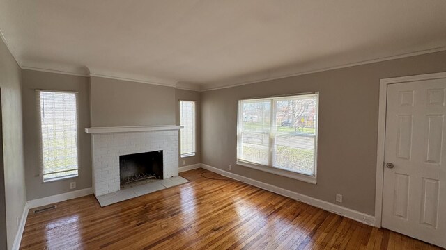 5051 Courville St, Detroit, MI 48224 - unfurnished living room featuring baseboards, visible vents, crown molding, and hardwood / wood-style flooring