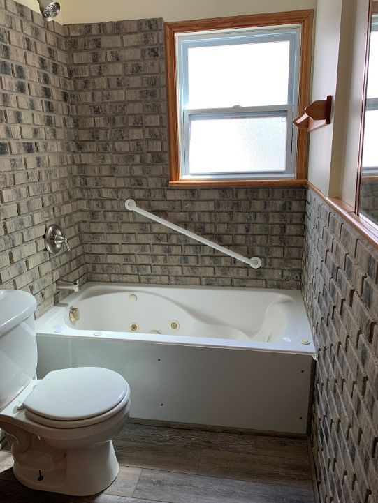 702 Oda St, Davison, MI 48423 - full bath featuring healthy amount of natural light, toilet, and wood finished floors