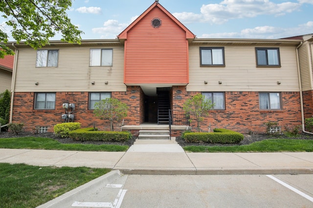 view of front facade featuring brick siding