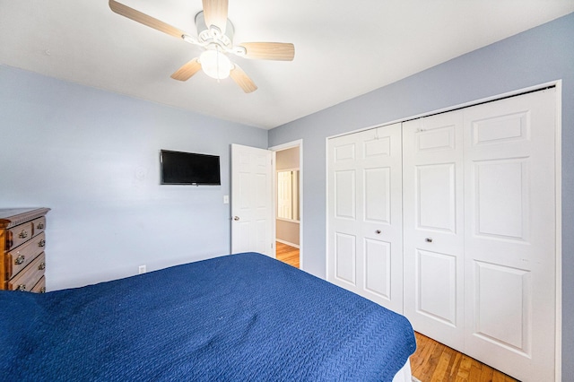 unfurnished bedroom featuring a ceiling fan, light wood-style floors, and a closet