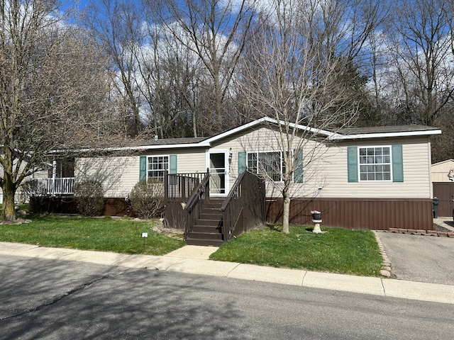 326 Basket Br, Oxford, MI 48371 - manufactured / mobile home featuring a front lawn
