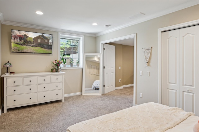 8504 Riverwalk Dr, Fenton, MI 48430 - carpeted bedroom featuring ornamental molding, recessed lighting, a closet, and baseboards