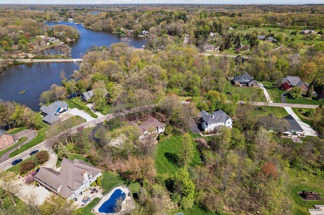 8504 Riverwalk Dr, Fenton, MI 48430 - aerial view of property's location featuring a nearby body of water, nearby suburban area, and a forest