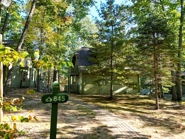 view of front facade featuring a shingled roof