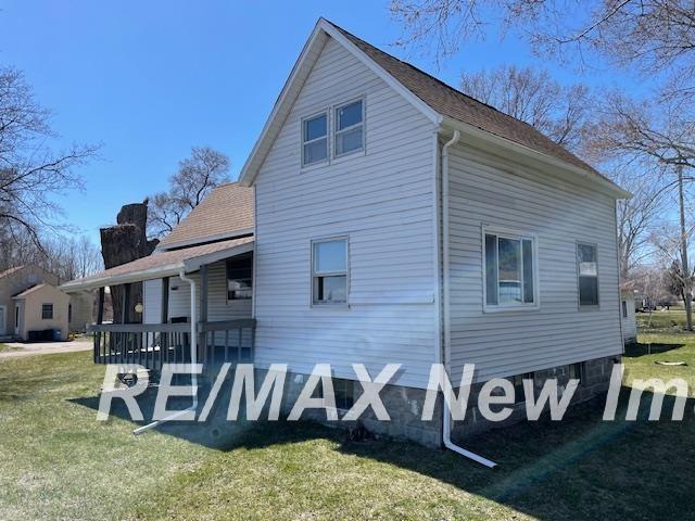 5225 N Vassar Rd, Akron, MI 48701 - view of side of home with a lawn and a chimney