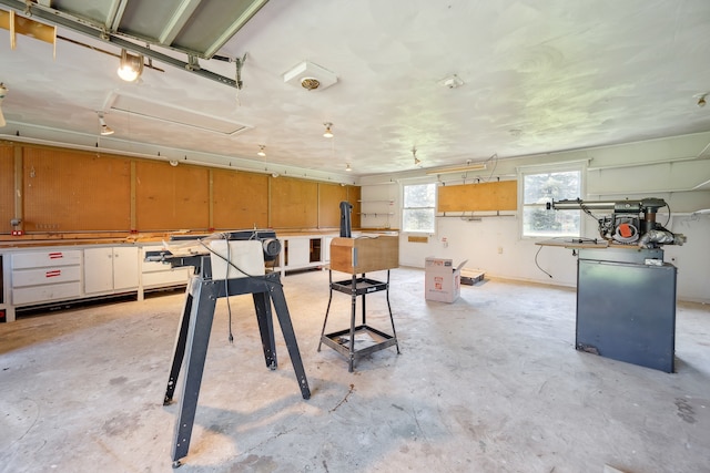 2050 Rowe Rd, Milford, MI 48380 - view of garage