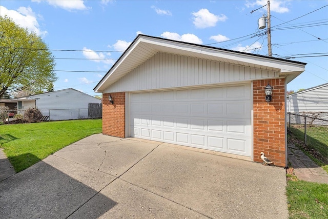14953 Colpaert Dr, Warren, MI 48088 - detached garage with fence