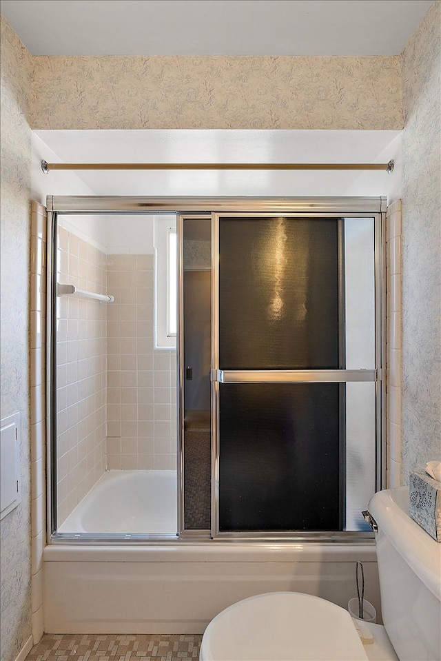 14953 Colpaert Dr, Warren, MI 48088 - full bath featuring enclosed tub / shower combo, toilet, and wallpapered walls