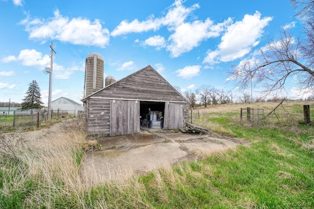 view of outdoor structure with an outdoor structure and fence
