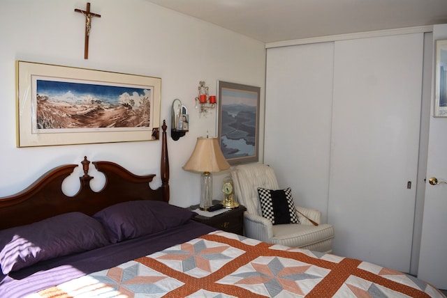 bedroom with a closet