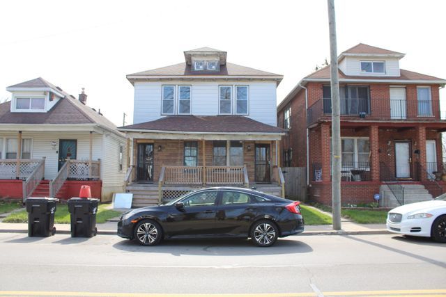 5815 Cadillac Ave, Detroit, MI 48213 - traditional style home with a porch and stairway