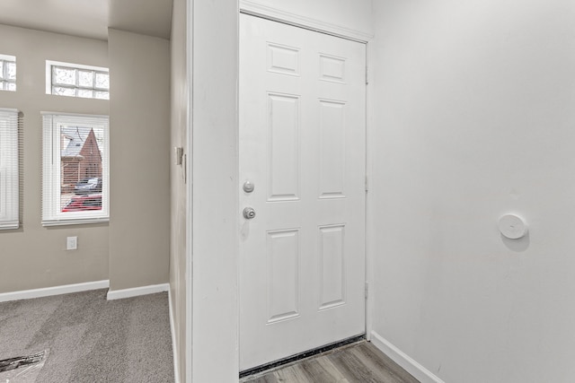 foyer entrance featuring baseboards