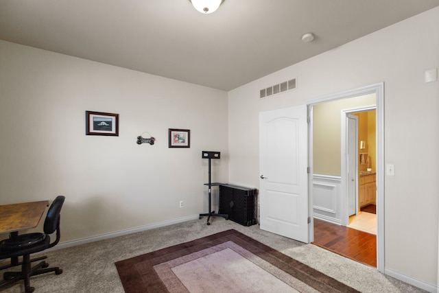 unfurnished office with visible vents and carpet