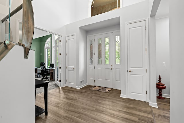 entryway featuring wood finished floors and baseboards