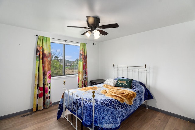92 Brookfield Dr, Oxford, MI 48371 - bedroom with wood finished floors, baseboards, and a ceiling fan