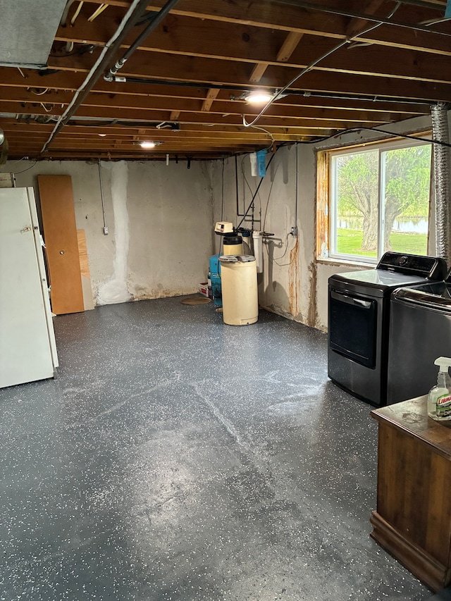 92 Brookfield Dr, Oxford, MI 48371 - basement featuring washer and dryer, freestanding refrigerator, and a water softener system