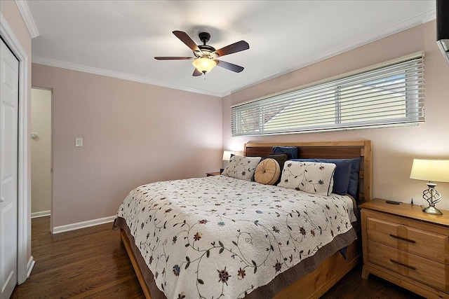 bedroom featuring dark wood-type flooring, baseboards, crown molding, and ceiling fan